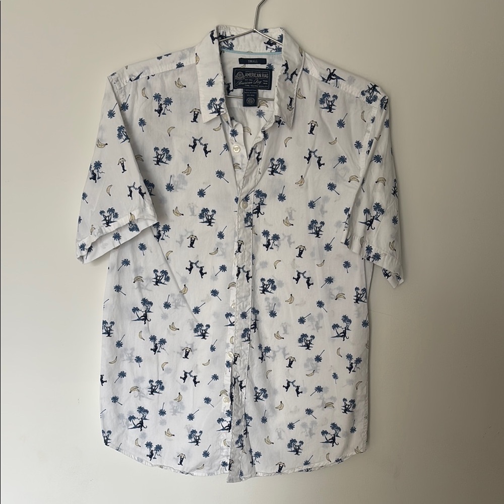 American Rag Men's White and Blue Shirt - used in great condition. 100% cotton